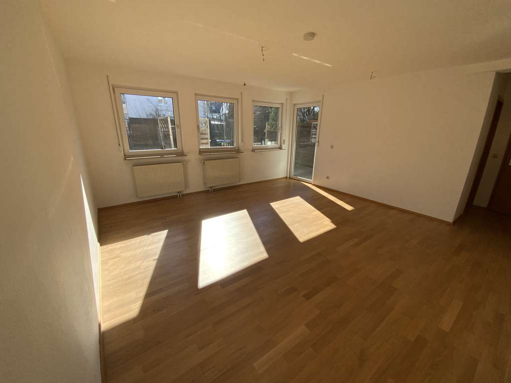 Immobilie in Ohmden - Attraktive 3-Zimmer-Erdgeschosswohnung mit Terrasse und Tiefgaragenstellplatz - Bild 2