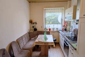 Charmante Erdgeschoss 2-Zimmer-Eigentumswohnung mit 51 m² Wohnfläche inkl. Balkon & Kellerabteil – 50999 Sürth, Köln – Vorschaubild 3