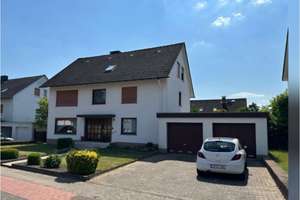 Großzügiges Mehrfamilienhaus mit schönem Garten in Hiddenhausen – Die vollständige Adresse der Immobilie erhältst du vom Anbieter., 32120 Hiddenhausen – Vorschaubild 1