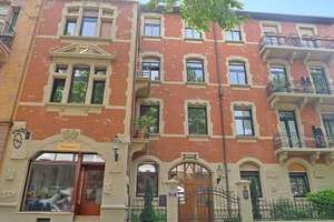 Außergewöhnliche 3-Zimmer-Altbau-Wohnung mit großem Süd-Balkon, hochwertige Einbauküche, Klimaanlage