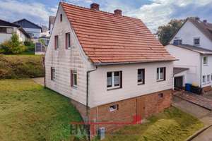Kleines Einfamilienhaus zum vollständigen Aus- und Umbau!