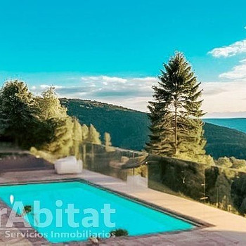 BRANDNEU! WUNDERSCHÖNE, GERÄUMIGE VILLA MIT PRIVATEM POOL UND GARAGE