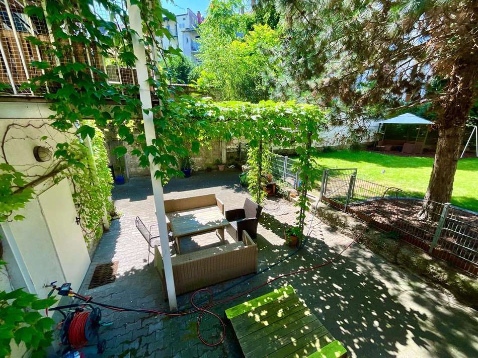 Außenbereich mit Sitzgelegenh