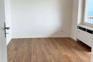 Frisch modernisiertes Wohnglück: 3 Zimmer mit Rundum-Balkon + modernes Bad mit Dusche + Aufzug – Krohstraße 4, 50968 Bayenthal, Köln – Vorschaubild 10