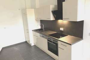 Moderne und helle 2-Zimmer-Wohnung mit Einbauküche und Balkon