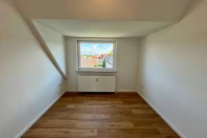 Provisionsfrei: 4-Zimmer-Dachgeschosswohnung mit Südbalkon & Garagenstellplatz in Schwachhausen – Scharnhorststraße -, 28211 Radio Bremen, Bremen – Vorschaubild 7