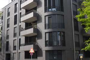 Sonnige 3-Zi-Komfort-Wohung mit großem Balkon u. EBK ! – 40210 Stadtmitte, Düsseldorf – Vorschaubild 2