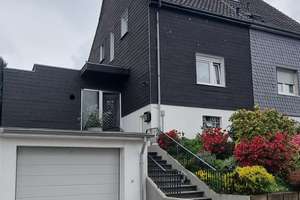 Doppelhaushälfte in ruhiger Sackgasse mit Garten und Garage in Remscheid-Haddenbach