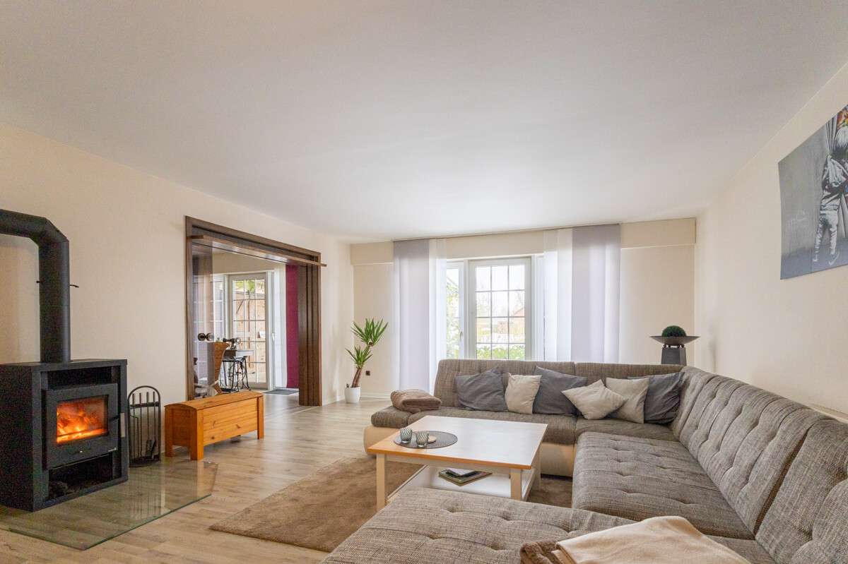 Immobilie in Großefehn - Großzügiges Einfamilienhaus mit Garage und unverbautem Blick - Bild 2