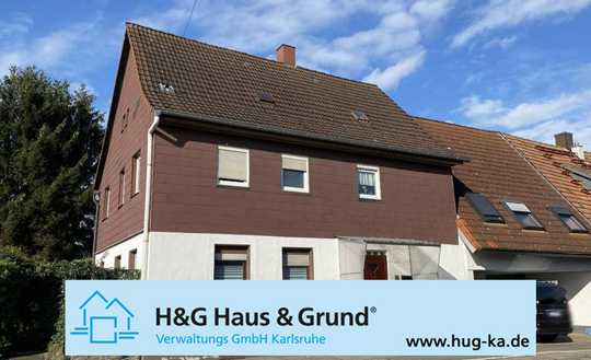 KA-Thomashof! Vermietetes Einfamilienhaus mit herrlichem Grundstück, Garten, Hof und 2 Garagen!