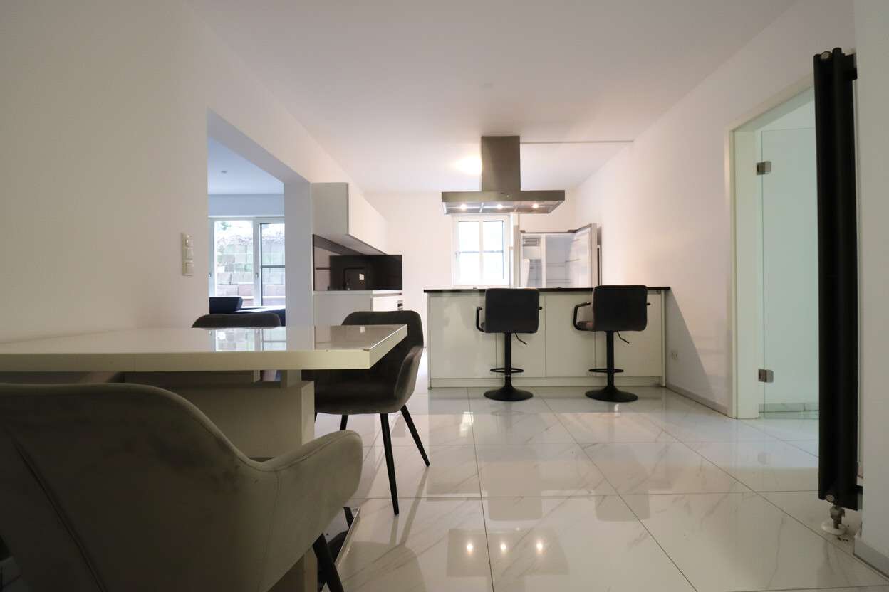 Immobilie in Burgoberbach - Hochwertig sanierte Souterrainwohnung mit Einbauküche in zentraler Lage! - Bild 1