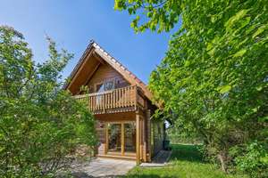 Ideal als Wohnsitz oder Ferienhaus nahe Berlin: Modernes Einfamilienhaus mit schönem Garten! – Die vollständige Adresse der Immobilie erhältst du vom Anbieter., 15738 Zeuthen – Vorschaubild 1