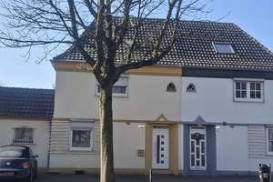 Wohnen oder Neubauen im Herzen von Krefeld – Doppelhaushälfte mit großem Grundstück und Potenzial – Die vollständige Adresse der Immobilie erhältst du vom Anbieter., 47805 Dießem/Lehmheide, Krefeld – Vorschaubild 1