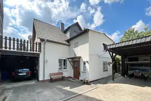 Reduziert! Einfamilienhaus mit Carport und schönem Garten inmitten von Altenkirchen! – Altenkirchen (Westerwald) (Kreis) – Vorschaubild 2