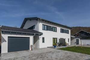 Moderne KfW‑55 Doppelhaushälfte (Baujahr 2020) – hochwertige Ausstattung, energieeffiziente Technik,
