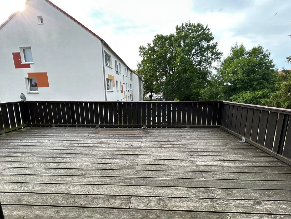 Gemütliches Reihenendhaus mit XL-Dachterrasse, Terrasse, Garten und zwei Garagen – Dachterrasse