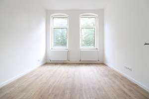 Sanierte 4 Zimmer Altbauwohnung! auch WG geeignet