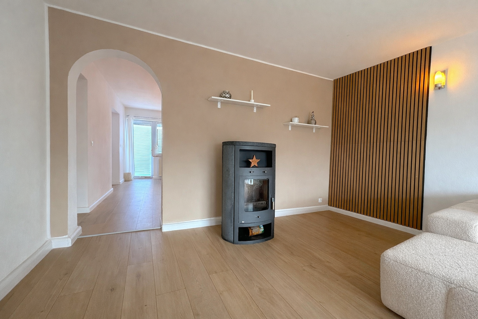 Immobilie in Grävenwiesbach - !! Raumwunder !! Modernisiertes RMH mit 6 Zimmern, Balkonen mit Blick, Garage und Garten - Bild 7