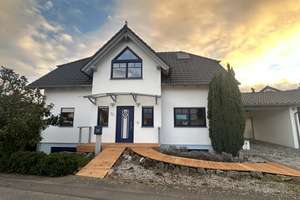 Großzügiges energieeffizientes Huxel-Holz-Einfamilienhaus mit Einliegerwohnung St. Leon, 10,5 Zimmer – Die vollständige Adresse der Immobilie erhältst du vom Anbieter., 68789 Sankt Leon-Rot – Vorschaubild 1