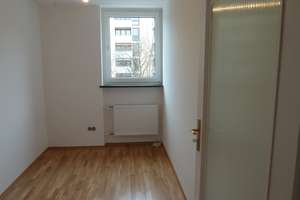 Ruhige,  vermietete 3,5-Zimmer Wohnung in Milbertshofen – Die vollständige Adresse der Immobilie erhältst du vom Anbieter., 80807 Milbertshofen, München – Vorschaubild 8