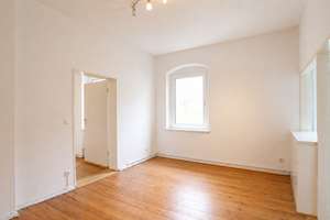 Helle 2-Zimmer-Altbauwohnung in der City West – Die vollständige Adresse der Immobilie erhältst du vom Anbieter., 10627 Charlottenburg, Berlin – Vorschaubild 2