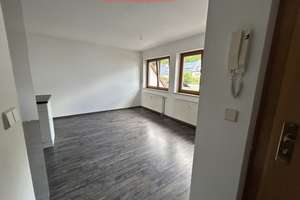 Schöne, sonnige Maisonettewohnung im Mehrfamilienhaus mit Erzgebirgsblick in Hohenstein-Ernstthal – Ottostraße 16, 9337 Hohenstein-Ernstthal – Vorschaubild 2