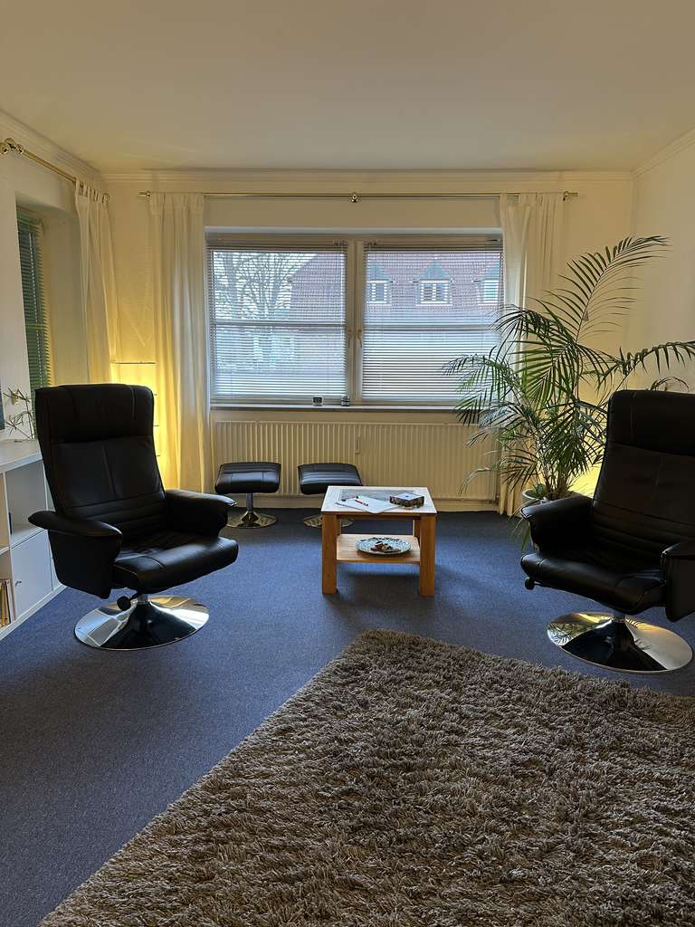 Immobilie in Rellingen - Attraktive Praxis mit 3 Zimmern zu verkaufen - Bild 1