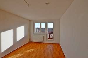 Bezug sofort möglich! 3-Raum-Wohnung, Badewanne, Aufzug, Balkon, PKW-Stellplatz! – Am Rosengarten 29, 6526 Sangerhausen – Vorschaubild 2