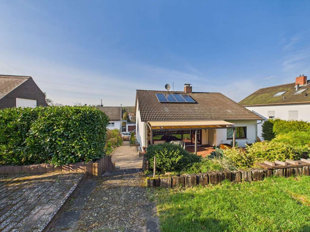 Immobilie in Hochspeyer - Viel Platz für die ganze Familie – Einfamilienhaus mit großem Garten & Naturblick - Bild 0