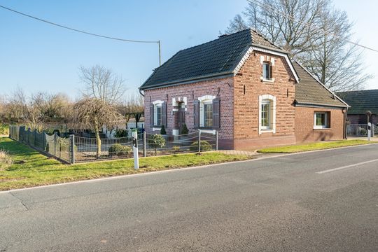 https://pictures.immobilienscout24.de/listings/c11de061-3017-4eae-963b-8e20bb9ff55d-1882098596.jpg/ORIG/resize/540x540%3E/format/jpg/quality/80