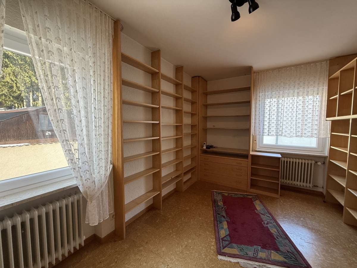 Immobilie in Mitterteich - Teilmodernisiertes Zweifamilienhaus mit kleiner Einliegerwohnung und großem Garten - Bild 3