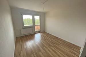 2-Raum-Wohnung mit Einbauküche, Balkon & TV-Geschenk – Wolgograder Allee 70, 9123 Hutholz, Chemnitz – Vorschaubild 3