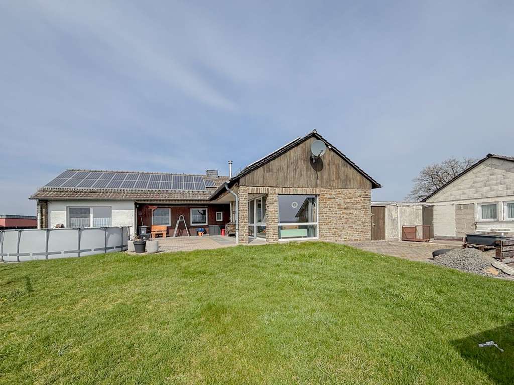 Immobilie in Blankenheim - Heller Bungalow mit großem Garten und Doppelgarage in Blankenheim-Ripsdorf - Bild 2