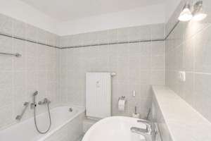 Freie 2-Zimmer-Wohnung - 1x Loggia, 1x Balkon, Lift, Keller, TG, Bj: 2001 - 2 min zu U3 & Bus – Die vollständige Adresse der Immobilie erhältst du vom Anbieter., 81379 Thalkirchen, München – Vorschaubild 4