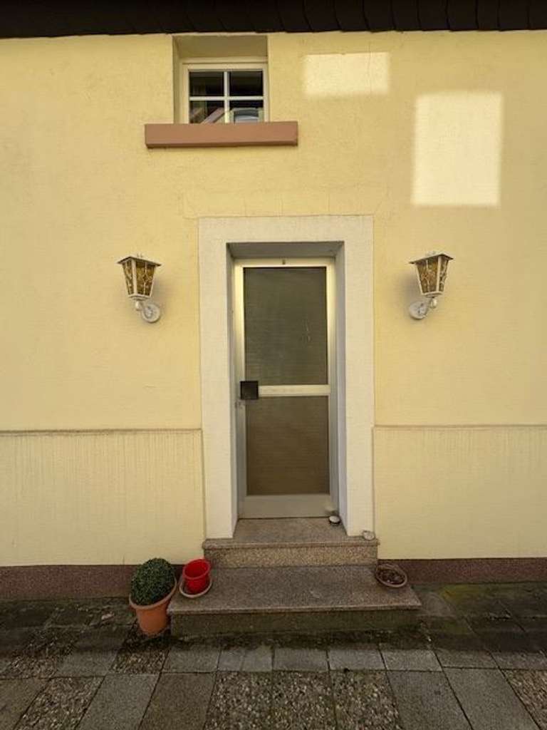 Immobilie in Dreieich - Doppelhaushälfte mit  großen Grundstück für eine 2. hintere Bebauung  - Bild 3