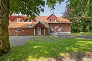 !!Historischer Charme trifft auf modernen Luxus!!
Schöner Resthof mit 2 Einliegerwohnungen in beste – Leer (Kreis) – Vorschaubild 5