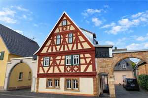 Historisches Fachwerkhaus von 1719 - hochwertig saniert, Wintergarten & Sonnenhaus-Energie – Pflaumbachstraße 22, 63762 Großostheim – Vorschaubild 1