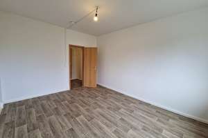 Viel Platz für die ganze Familie: Großzügige 3-Zimmer-Wohnung mit Balkon und grüner Umgebung! – Plovdiver Straße 30, 4205 Grünau-Nord, Leipzig – Vorschaubild 6