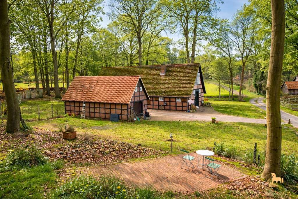 Immobilie in Berge - Außergewöhnliches Anwesen mit über 3 ha Grundbesitz - Bild 2