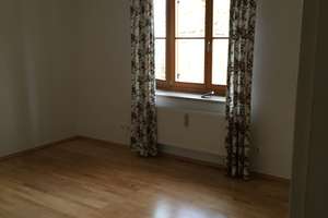 * Schäftlarn * 3 Zimmer-Wohnung * Küche mit EBK * Bad mit Wanne * Gäste-WC * Balkon * Speicher – Rodelweg 7, 82067 Schäftlarn – Vorschaubild 9