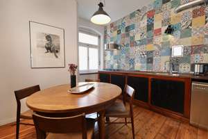 STILVOLL AUSGESTATTET - ALTBAUCHARME MIT HOHEN DECKEN, STUCK & SCHÖNEN HOLZDIELEN - MIT BALKON – Exerzierstr. 19_____, 13357 Gesundbrunnen, Berlin – Vorschaubild 4