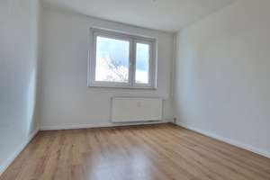 Großer Balkon - Wohnzimmer mit offener Küche - moderne Wohnung sucht Mieter – Bernhard-Kellermann-Str. 27, 39120 Leipziger Straße, Magdeburg – Vorschaubild 5