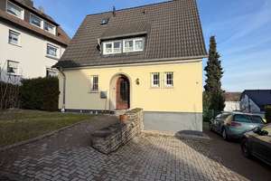 FREISTEHENDES EINFAMILIENHAUS MIT EINLIEGERWOHNUNG IN RS-SÜD UND BLICK IN DIE NATUR