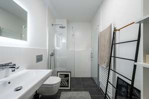 AIGNER - Stilvolle 2,5-Zimmer-Wohnung mit Terrasse und Loggia – Die vollständige Adresse der Immobilie erhältst du vom Anbieter., 81543 Siebenbrunn, München – Vorschaubild 4