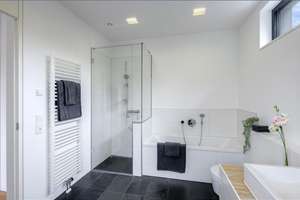 Möbliert: Designhaus mit weitläufigem Garten und viel Privatsphäre – 80997 Allach, München – Vorschaubild 18