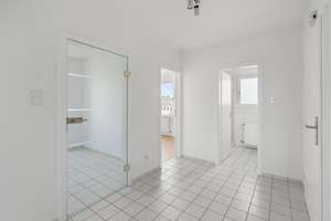Modern saniert & lichtdurchflutet – stilvolle 3-Zimmer-Wohnung mit neuer Einbauküche und Balkon – Die vollständige Adresse der Immobilie erhältst du vom Anbieter., 53129 Kessenich, Bonn – Vorschaubild 4