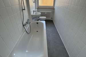 Schöne familienfreundliche 4-Zimmer-Wohnung mit Loggia nähe Augsburg-Kuhsee zu vermieten  – Mittenwalder Straße 16, 86163 Hochzoll-Süd, Augsburg – Vorschaubild 7