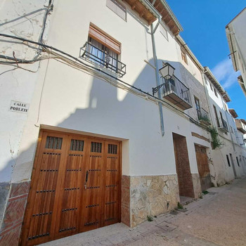 Charmantes Haus mit Garage im symbolträchtigen Viertel La Villa, mitten in der historischen Altstadt