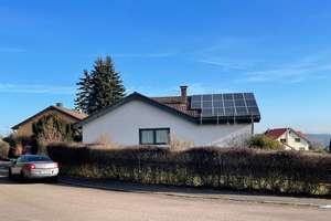 Freistehendes Einfamilienhaus  mit Doppelgarage und Photovoltaikanlage – Scheffelstraße 12, 75387 Neubulach – Vorschaubild 1