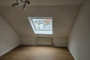 Renovierte 3 Zimmer Dachgeschosswohnung, Balkon, und TG Stellplatz in Sontheim – Güldensteinstr. 127, 74081 Sontheim, Heilbronn – Vorschaubild 4